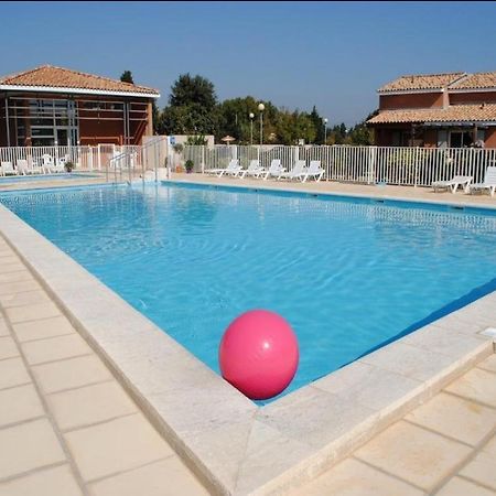 Maison Plain Pied Avec Climatisation Dans Une Residence Privee Avec Piscine Saint-Saturnin-les-Avignon Ngoại thất bức ảnh